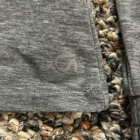 GapFit Grey Breathe Turtleneck T-Shirt - Size S - Picture 5 of 9